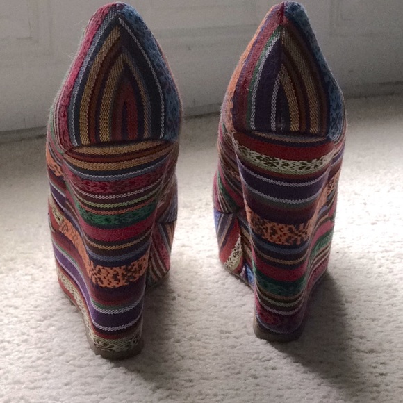 Multi-colored wedge - Picture 2 of 3